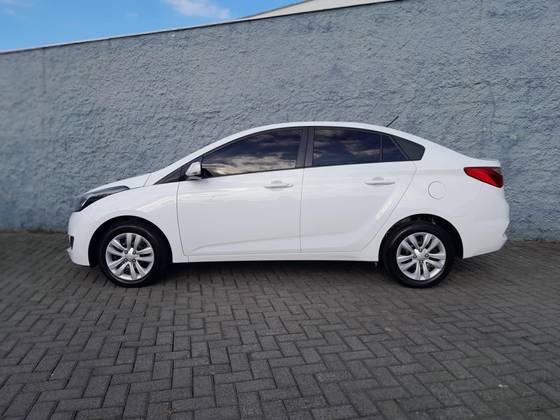 HYUNDAI HB20S 1.6 COMFORT PLUS 16V FLEX 4P MANUAL
